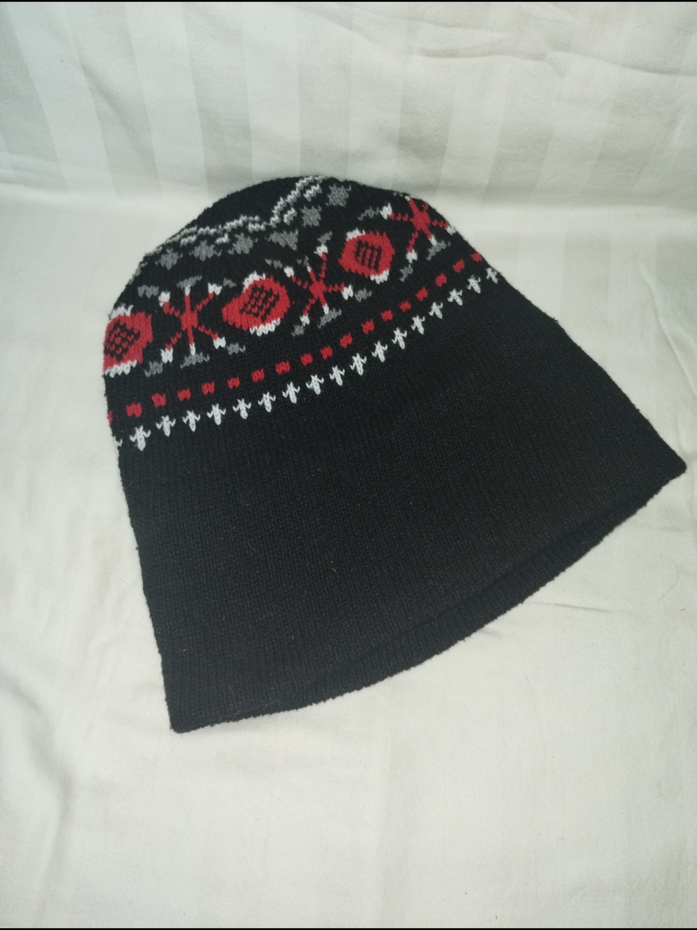 Source Unknown Black Beanie with Red & Gray Fair Isle Band